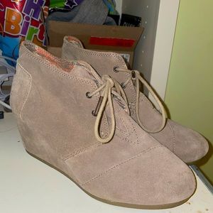 Brown TOMS booties